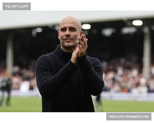 穆里尼奥赛场回应球迷热情送飞吻展现铁血教头温情柔软一面