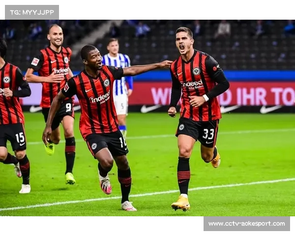 欧冠关键战裁判判罚引争议 红牌决定性判决成为焦点